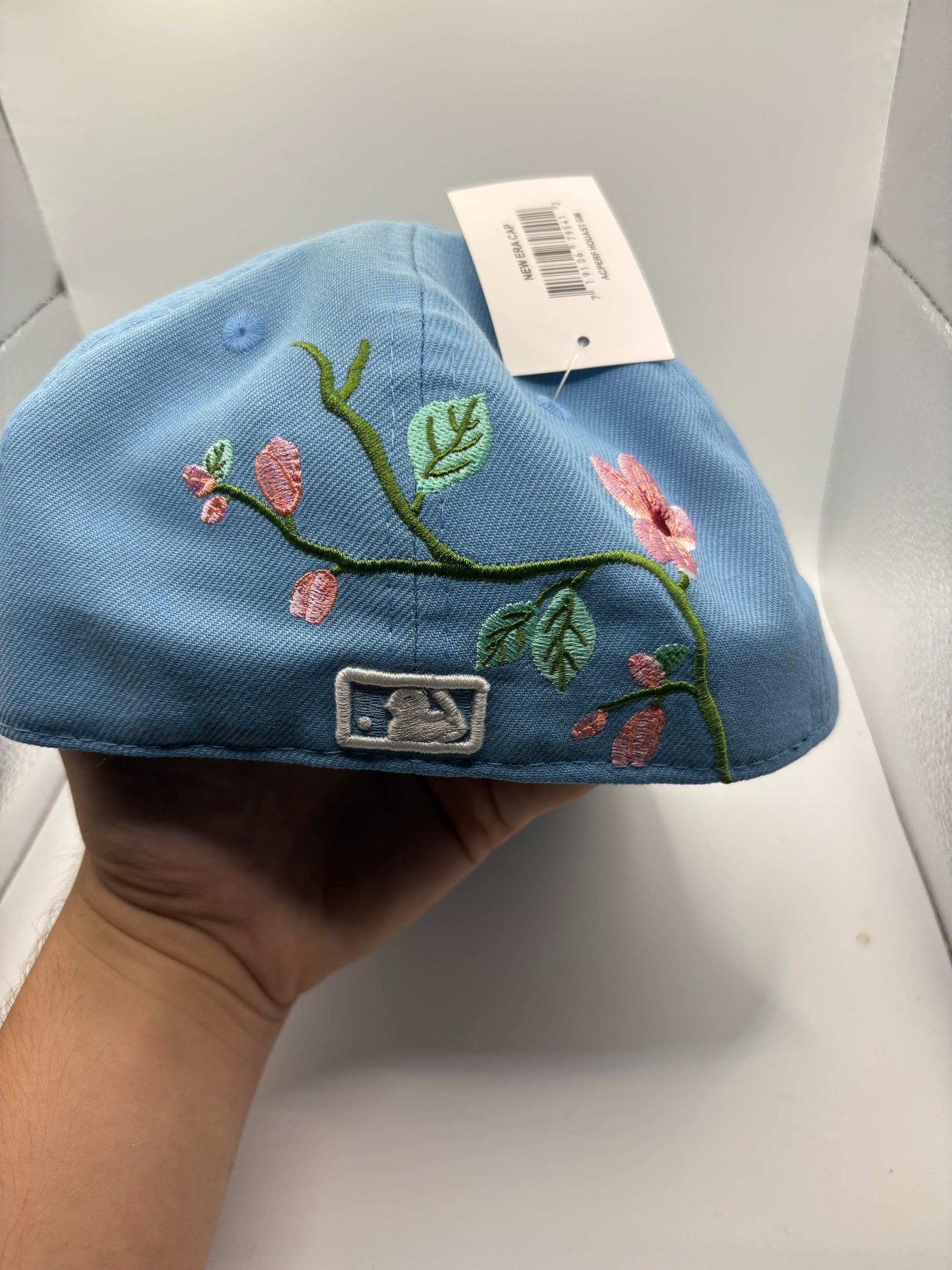 Light blue flower embroidered cap