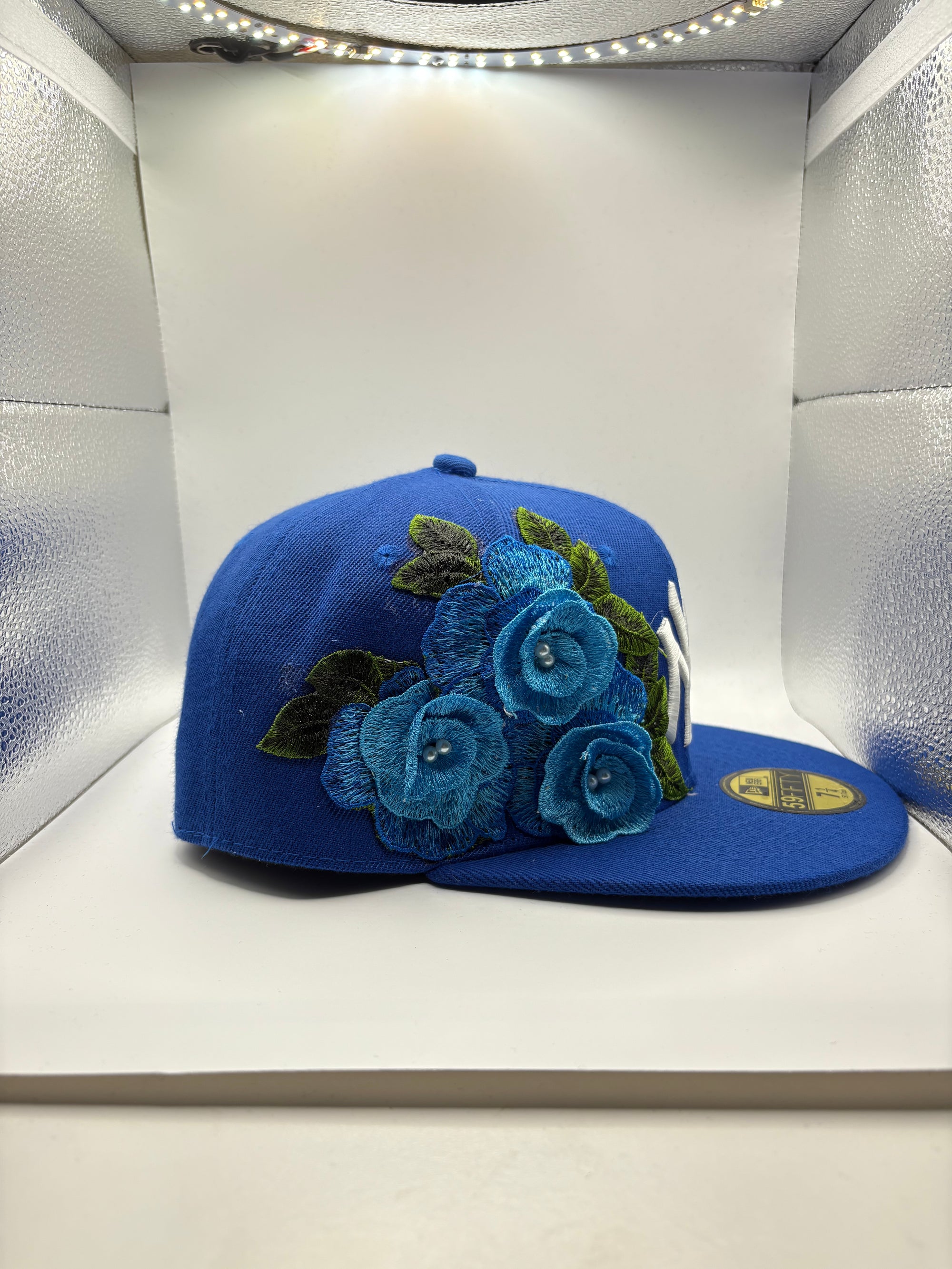 Blue roses cap