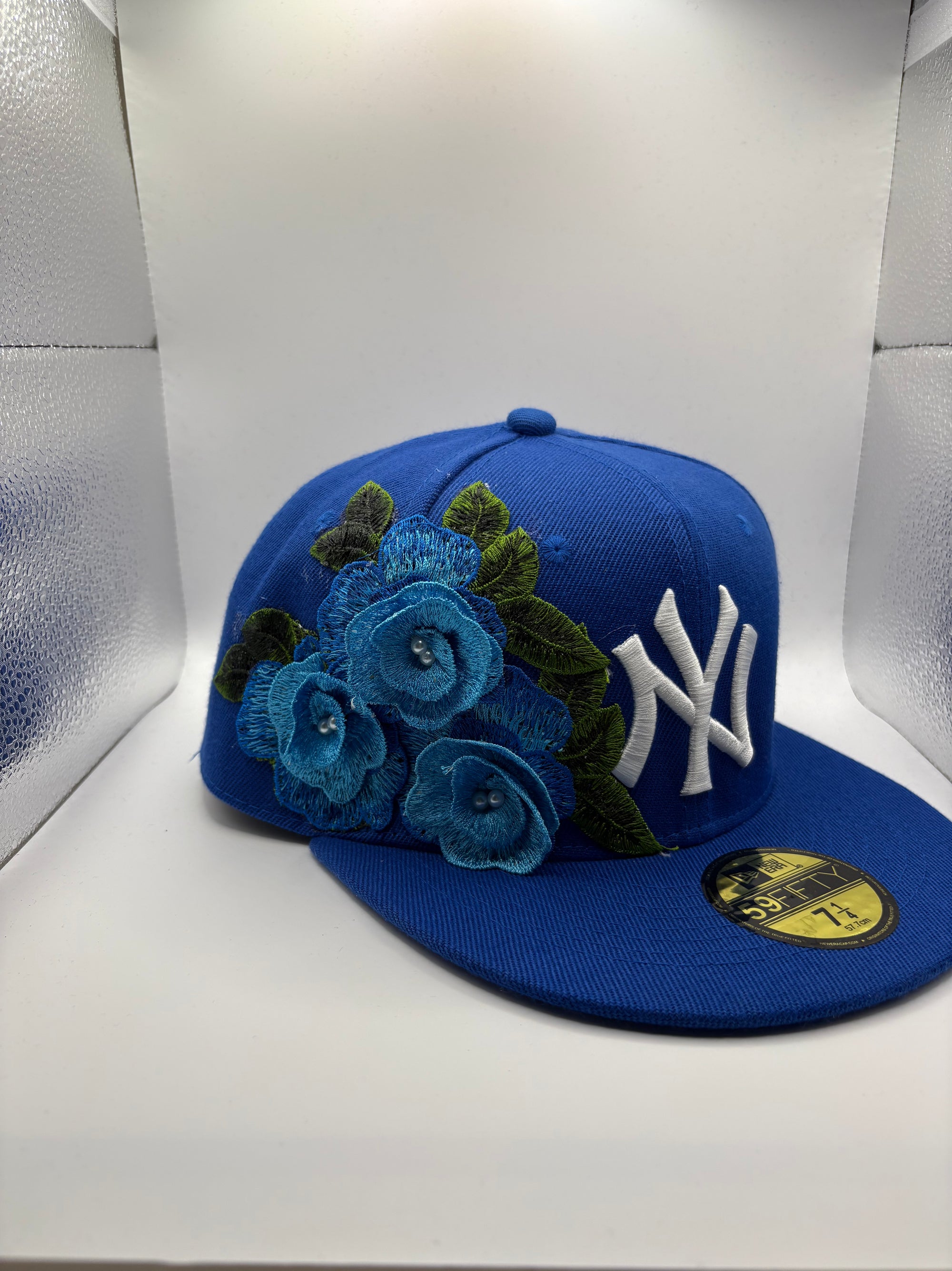 Blue roses cap