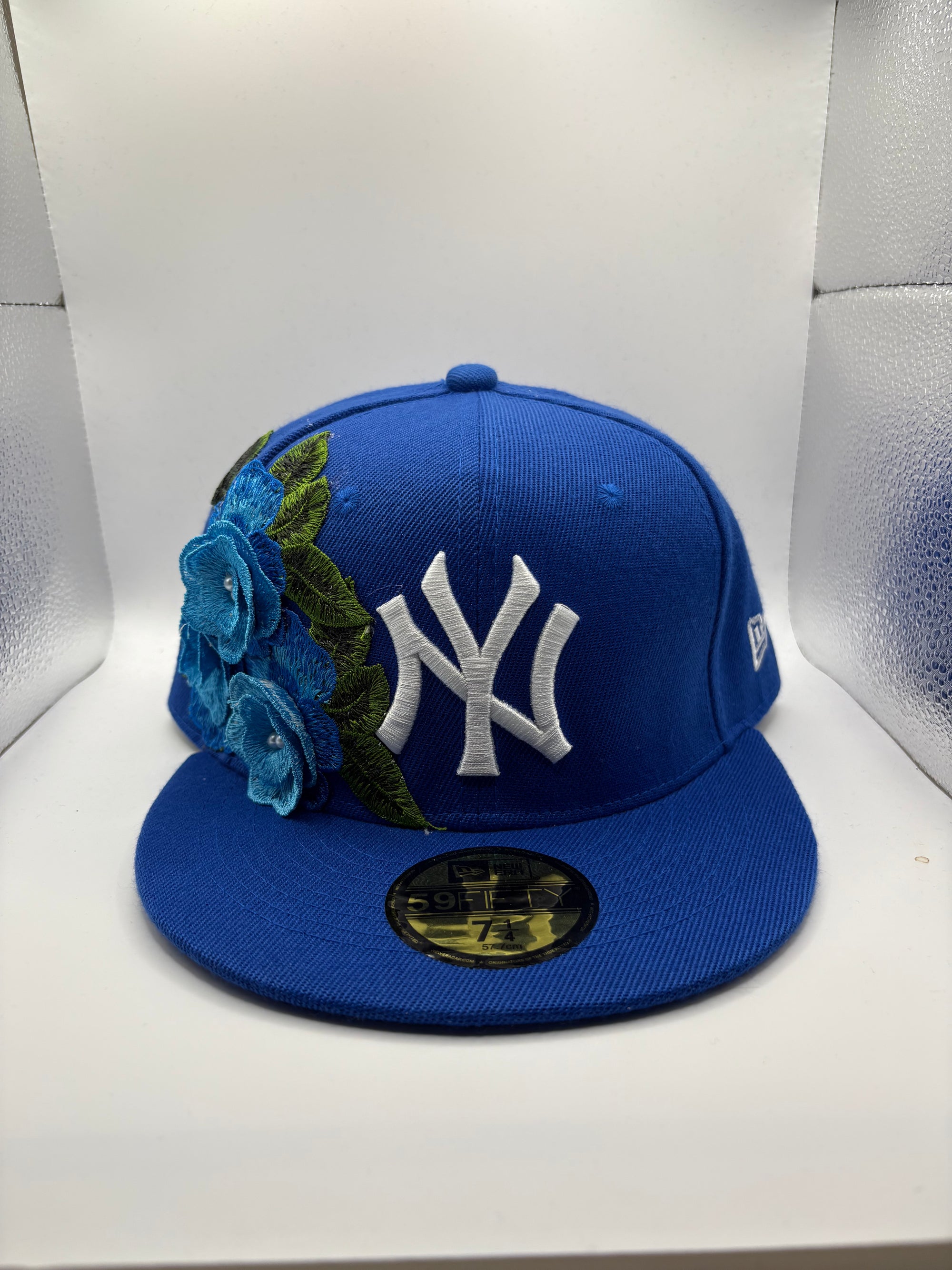 Blue roses cap