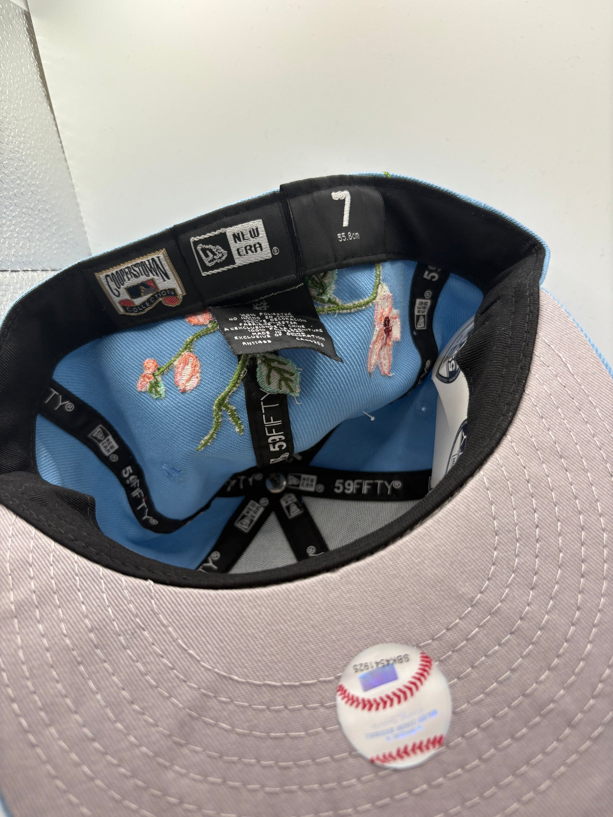Light blue flower embroidered cap